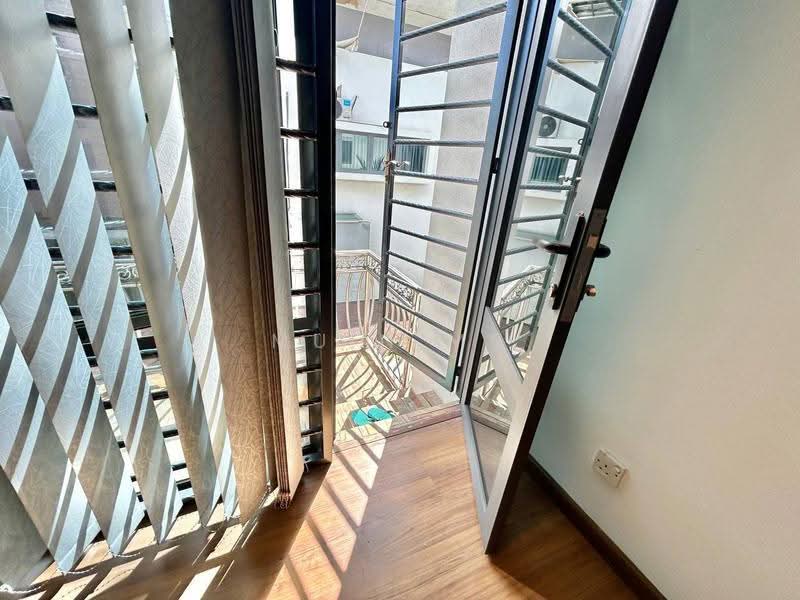 Rumah Berkembar untuk Dijual di Seksyen 7 (Shah Alam) - Muin Mn - Balcony - PropertyGuru.com.my