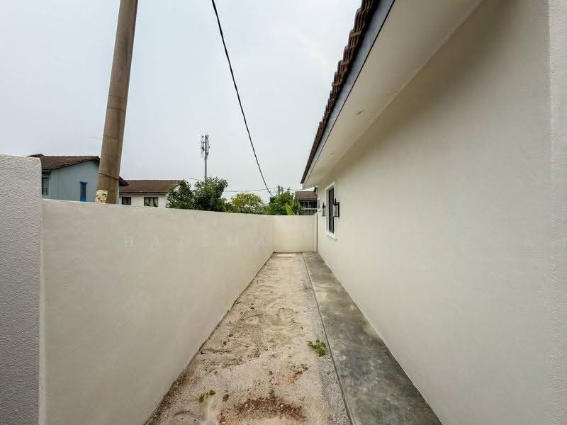 Rumah Teres 2-Tingkat untuk Dijual di Taman Sri Sinar (Segambut) - Hazeman Omar - Exterior - PropertyGuru.com.my