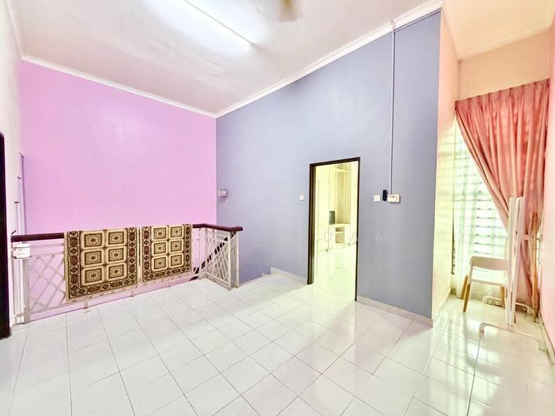 Rumah Teres 2-Tingkat untuk Dijual di Taman Puncak Saujana (Kajang) - Akmal Adam - Living Room - PropertyGuru.com.my