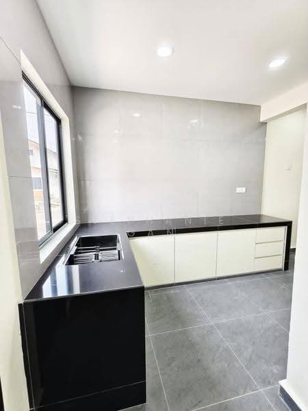 Rumah Teres 2-Tingkat untuk Dijual di Bandar Selesa Jaya (Skudai) - Stephanie Gan - Kitchen - PropertyGuru.com.my