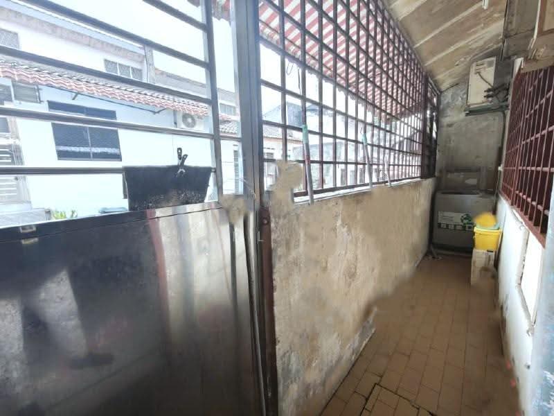 1-storey Terraced House for Sale in Taman Kempas (Tampoi) - Karl Lim - Balcony - PropertyGuru.com.my