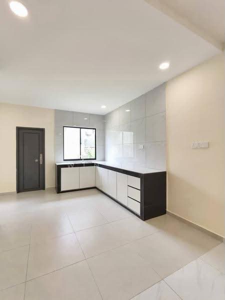 1-storey Terraced House for Sale in Taman Johor Jaya (Johor Bahru) - Win Tan - Kitchen - PropertyGuru.com.my