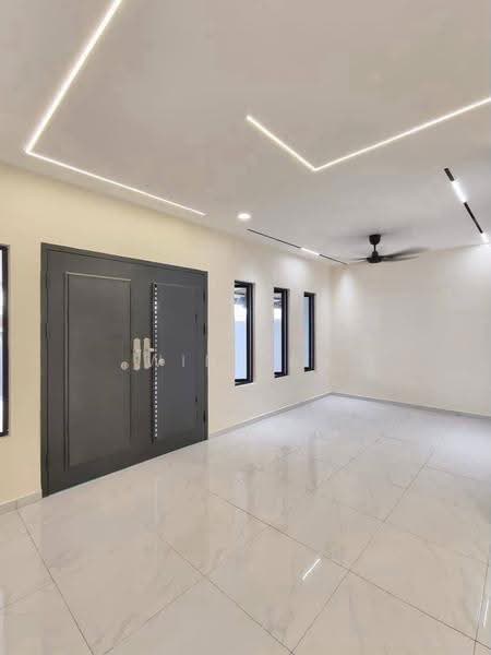1-storey Terraced House for Sale in Taman Johor Jaya (Johor Bahru) - Win Tan - Entrance - PropertyGuru.com.my