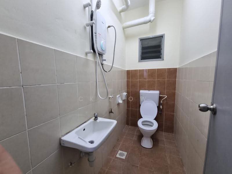 Apartment for Rent at Pangsapuri Larkin Idaman Plot C - Ck Leow - Bathroom - PropertyGuru.com.my