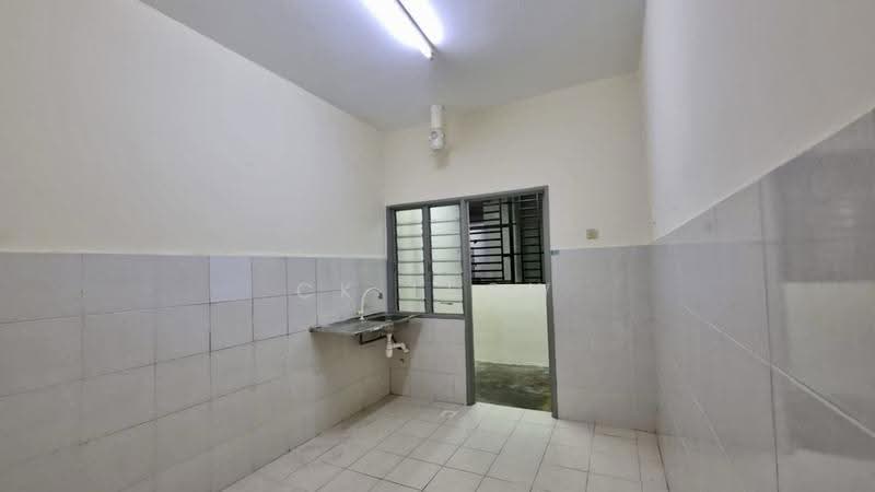 Apartment for Rent at Pangsapuri Larkin Idaman Plot C - Ck Leow - Kitchen - PropertyGuru.com.my