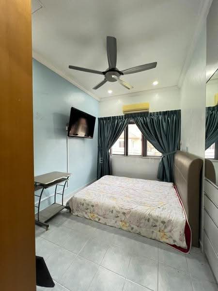 2-storey Terraced House for Sale in Taman Bukit Idaman (Selayang) - Dave Tan - Bedroom - PropertyGuru.com.my