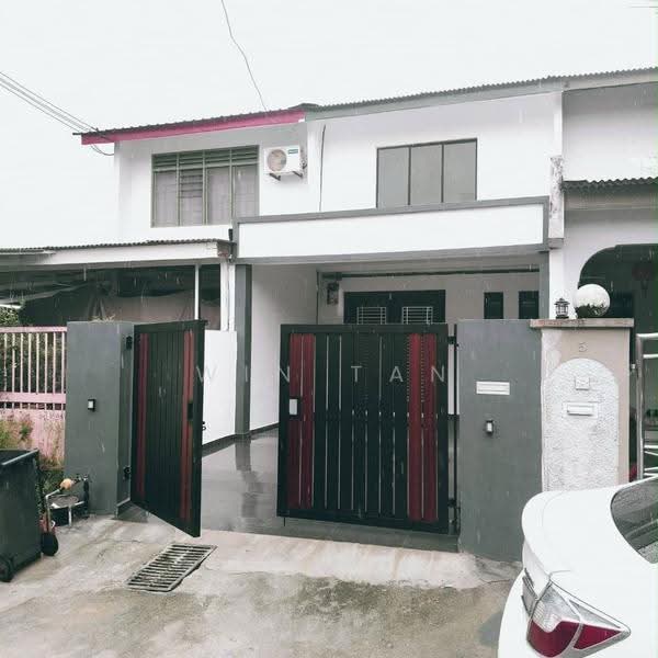 2-storey Terraced House for Sale in Taman Johor Jaya (Johor Bahru) - Win Tan - Exterior - PropertyGuru.com.my