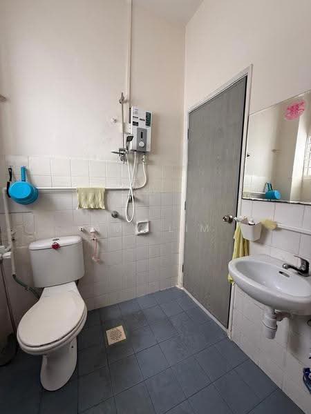 Rumah Teres 2-Tingkat untuk Dijual di BANDAR PUCHONG JAYA (Puchong) - Amy Lim - Bathroom - PropertyGuru.com.my