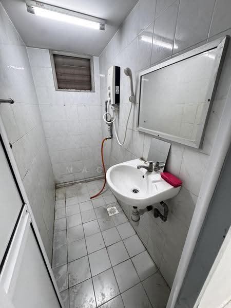 Rumah Flat untuk Dijual di Segar Ria - Macc Ng - Bathroom - PropertyGuru.com.my