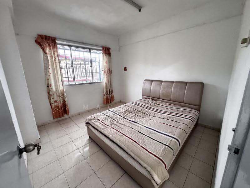 Rumah Flat untuk Dijual di Segar Ria - Macc Ng - Bedroom - PropertyGuru.com.my