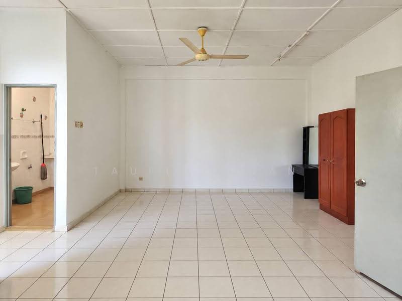 Rumah Teres 2-Tingkat untuk Dijual di Taman Desa Melati (Nilai) - Taufiq Azlan - Bathroom - PropertyGuru.com.my