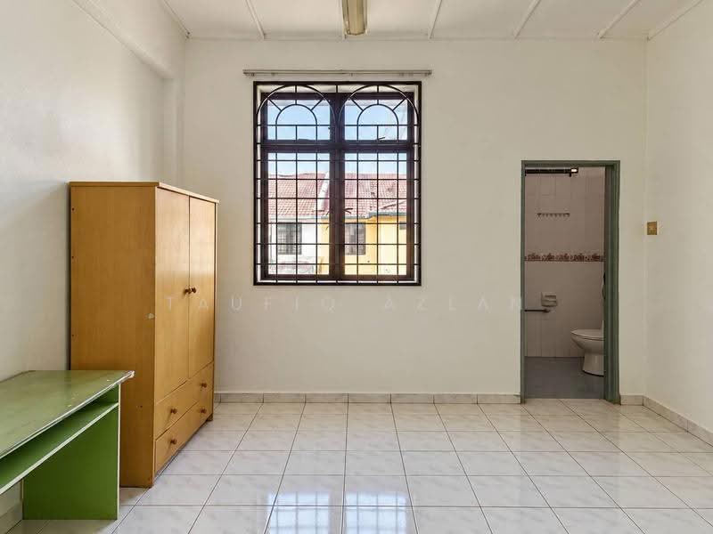 Rumah Teres 2-Tingkat untuk Dijual di Taman Desa Melati (Nilai) - Taufiq Azlan - Bathroom - PropertyGuru.com.my