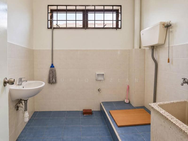 Rumah Teres 2-Tingkat untuk Dijual di Taman Desa Melati (Nilai) - Taufiq Azlan - Bathroom - PropertyGuru.com.my