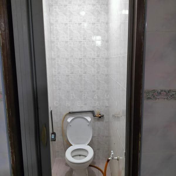 Terraced House for Sale in Kampung Balok Baru (Sungai Karang) - Idham Che'Ali - Bathroom - PropertyGuru.com.my