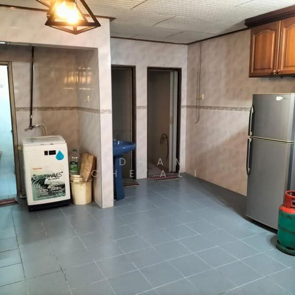 Terraced House for Sale in Kampung Balok Baru (Sungai Karang) - Idham Che'Ali - Kitchen - PropertyGuru.com.my