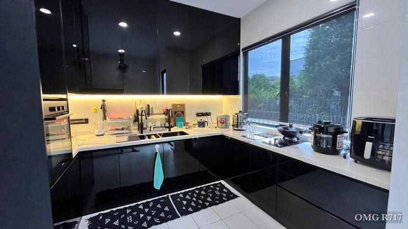 Rumah Berkembar untuk Dijual di Setia Alam (Selangor) - Rylin Tan - Kitchen - PropertyGuru.com.my
