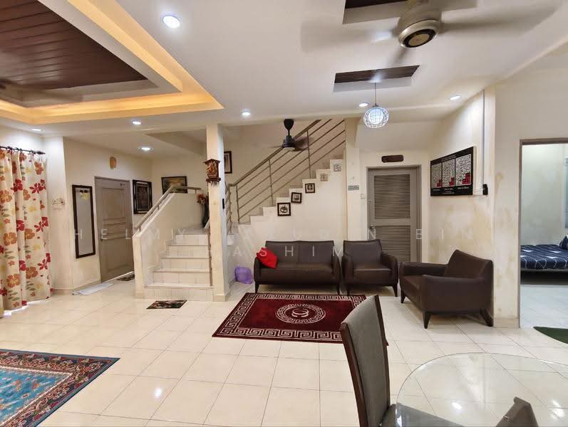 Rumah Teres 2-Tingkat untuk Dijual di Bandar Seri Putra (Bangi) - HELMY IZZUDIN - Living Room - PropertyGuru.com.my