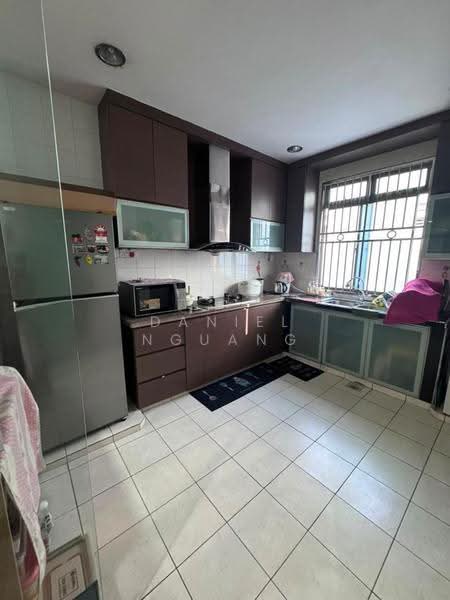 2-storey Terraced House for Rent in Taman Mount Austin (Tebrau) - Daniel Nguang - Kitchen - PropertyGuru.com.my