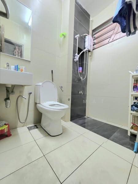 Rumah Teres untuk Dijual di Shah Alam (Selangor) - Izzati Mat - Bathroom - PropertyGuru.com.my