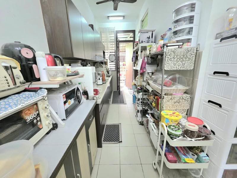 Rumah Teres untuk Dijual di Shah Alam (Selangor) - Izzati Mat - Kitchen - PropertyGuru.com.my