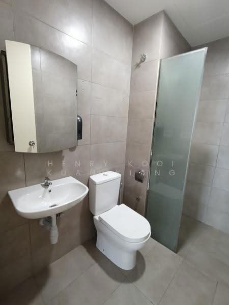 Kediaman Servis untuk Dijual di KL Traders Square - Henry Kooi Kuan Xiang - Bathroom - PropertyGuru.com.my