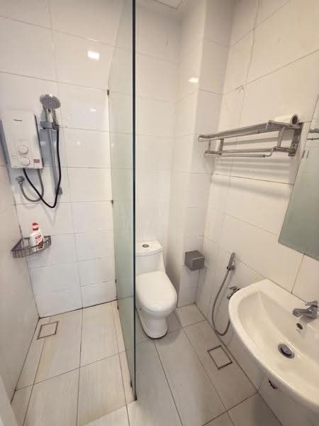 Kediaman Servis untuk Dijual di The Wave Residence - Vinc Pheng - Bathroom - PropertyGuru.com.my