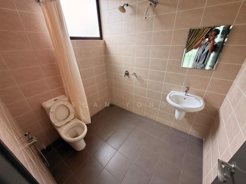 3-storey Terraced House for Sale in Prima Selayang (Selayang) - Sean Yong - Bathroom - PropertyGuru.com.my