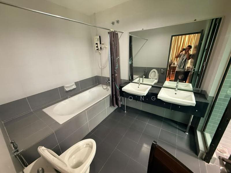 3-storey Terraced House for Sale in Prima Selayang (Selayang) - Sean Yong - Bathroom - PropertyGuru.com.my