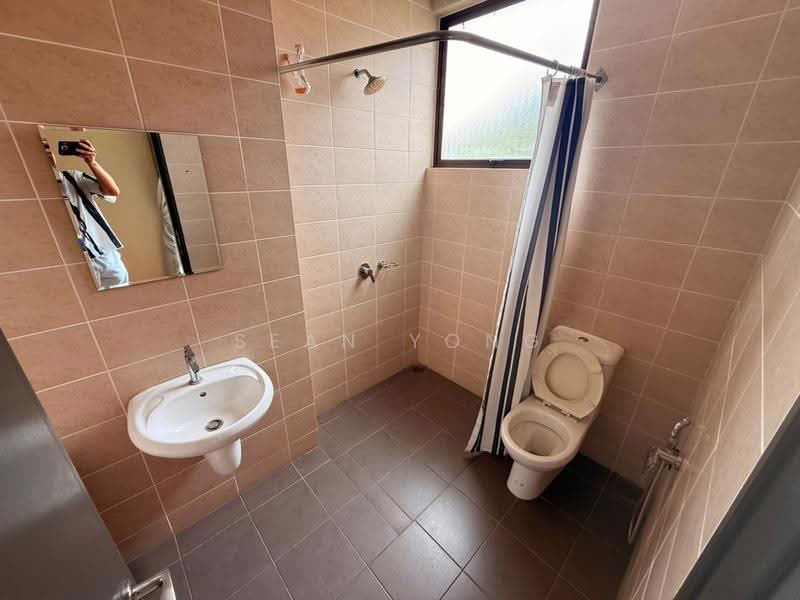 3-storey Terraced House for Sale in Prima Selayang (Selayang) - Sean Yong - Bathroom - PropertyGuru.com.my