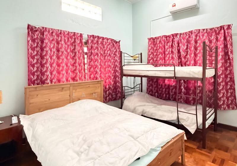 Bungalow House for Rent in Port Dickson (Negeri Sembilan) - Janie Wai - Bedroom - PropertyGuru.com.my