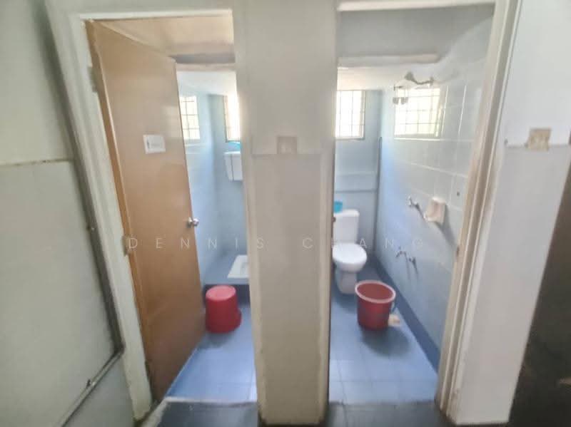 Kedai / Pejabat untuk Dijual di Taman Putra Kajang (Kajang) - Dennis Chang - Bathroom - PropertyGuru.com.my