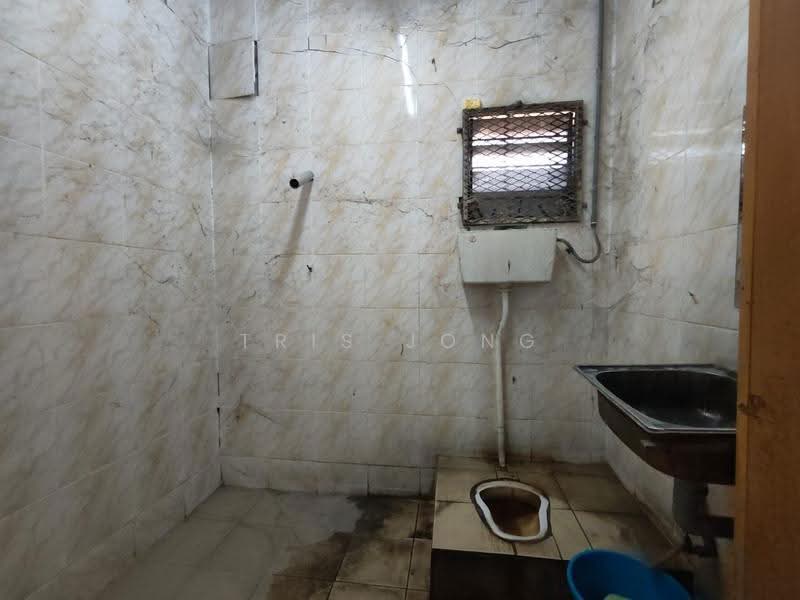 Factory for Rent in Taman Industri Integrasi Rawang (Rawang) - Tris Jong - Bathroom - PropertyGuru.com.my
