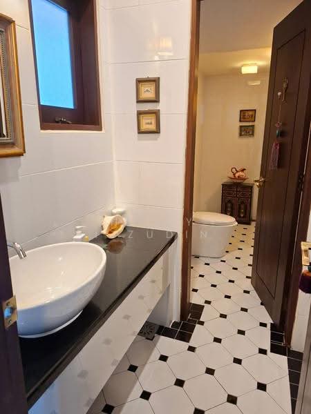 Bungalow House for Sale in Kayangan Heights (Shah Alam) - HELMY IZZUDIN - Bathroom - PropertyGuru.com.my
