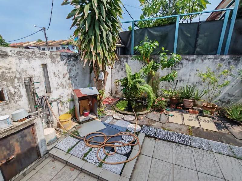 Semi-Detached House for Sale in Taman Bukit Serdang (Seri Kembangan) - Max Chua - Exterior - PropertyGuru.com.my