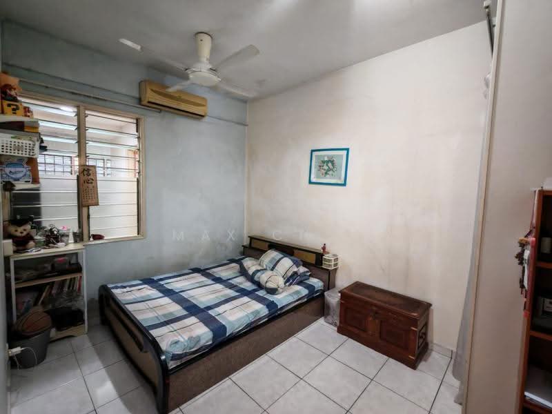 Semi-Detached House for Sale in Taman Bukit Serdang (Seri Kembangan) - Max Chua - Bedroom - PropertyGuru.com.my