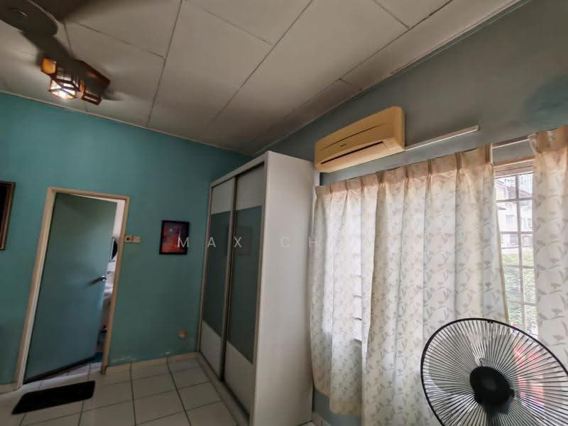 Semi-Detached House for Sale in Taman Bukit Serdang (Seri Kembangan) - Max Chua - Bedroom - PropertyGuru.com.my