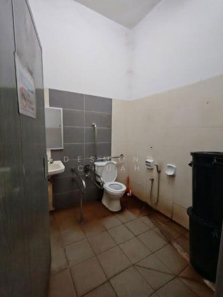 Kilang untuk Disewa di Taman Juru (Bukit Minyak) - Desmond Chuah - Bathroom - PropertyGuru.com.my