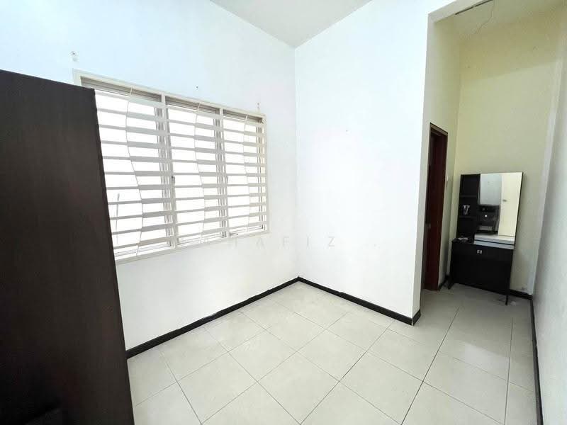 Semi-Detached House for Sale in Bandar Seri Putra (Bangi) - Mahafiz . - Bedroom - PropertyGuru.com.my