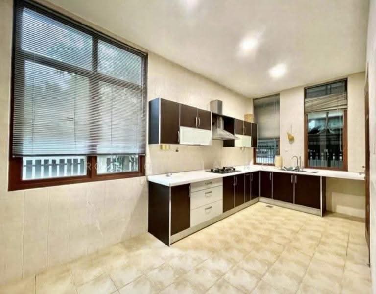 Rumah Berkembar untuk Dijual di Taman Sri Hartamas (Sri Hartamas) - Charisse Ng - Kitchen - PropertyGuru.com.my