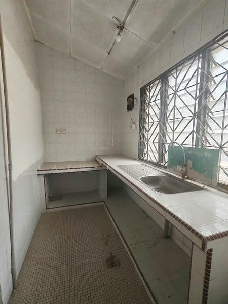 1-storey Terraced House for Sale in Taman Johor Jaya (Johor Bahru) - Kayden Voon - Kitchen - PropertyGuru.com.my
