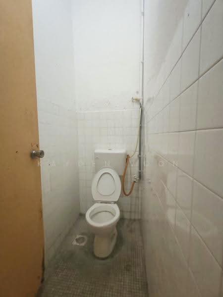 1-storey Terraced House for Sale in Taman Johor Jaya (Johor Bahru) - Kayden Voon - Bathroom - PropertyGuru.com.my