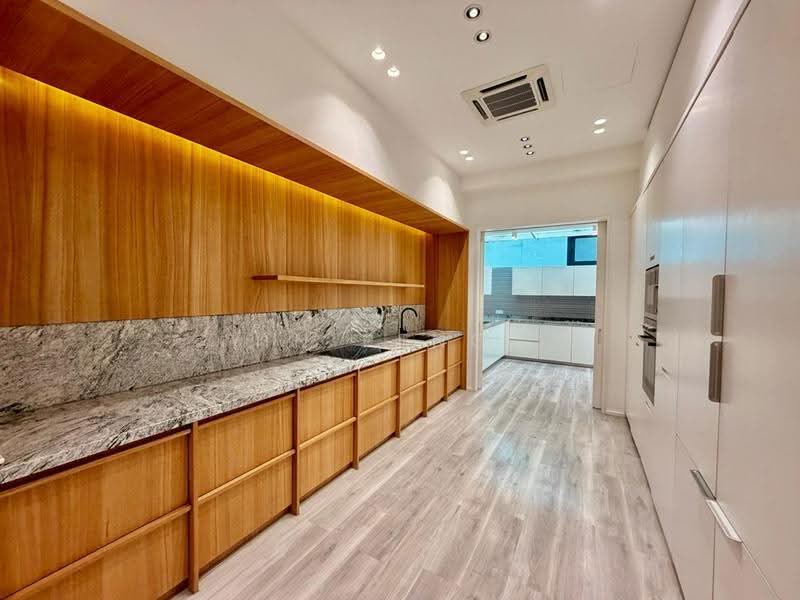 Townhouse for Rent in Bukit Kiara (Kuala Lumpur) - Yin Peng . - Kitchen - PropertyGuru.com.my