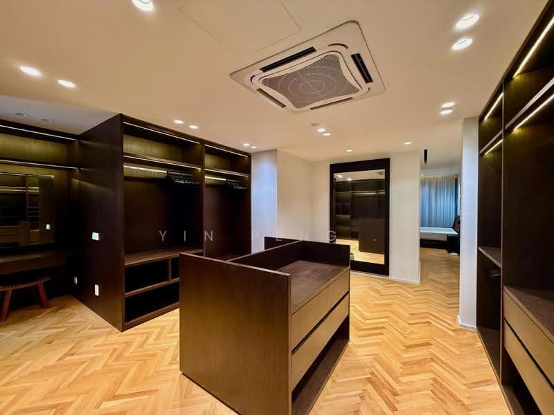 Townhouse for Rent in Bukit Kiara (Kuala Lumpur) - Yin Peng . - Wardrobe - PropertyGuru.com.my