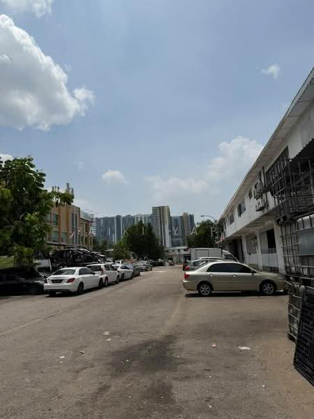 Semi-D Factory for Rent in Kawasan Perindustrian Balakong (Balakong) - Aiki Yap - Exterior - PropertyGuru.com.my