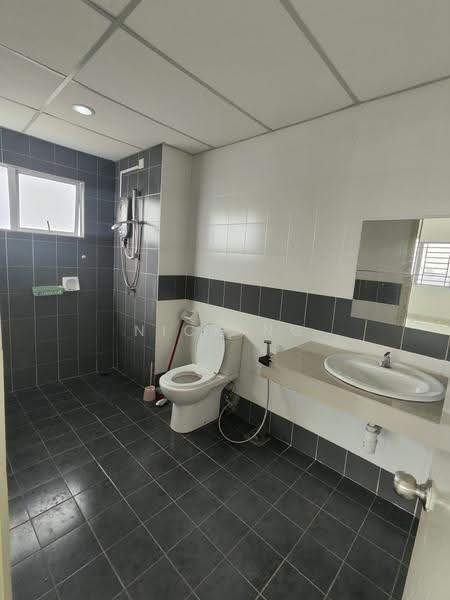 Kediaman Servis untuk Disewa di Koi Kinrara - Nick Ng - Bathroom - PropertyGuru.com.my