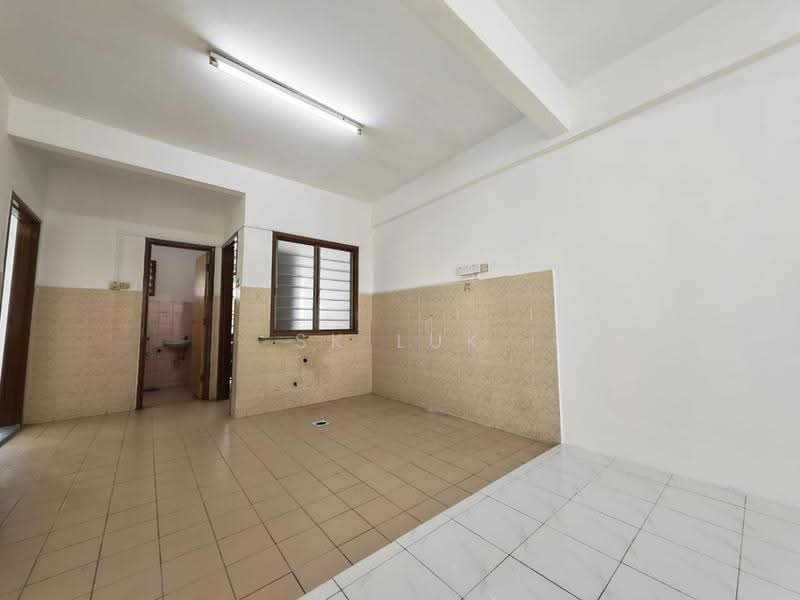 Rumah Bandar untuk Dijual di Bukit Rawang Putra (Rawang) - SK Luk - Bathroom - PropertyGuru.com.my