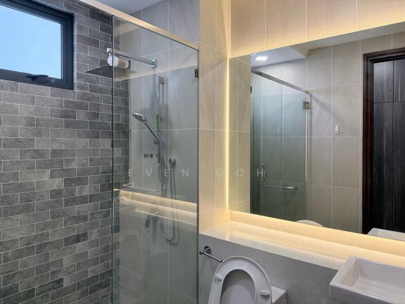 Kondominium untuk Disewa di Queens Residences Q2 @ Queens Waterfront - Even Goh - Master Bathroom - PropertyGuru.com.my