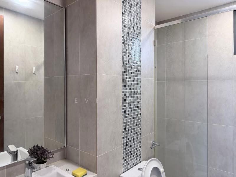 Kondominium untuk Disewa di Queens Residences Q2 @ Queens Waterfront - Even Goh - Common Bathroom - PropertyGuru.com.my