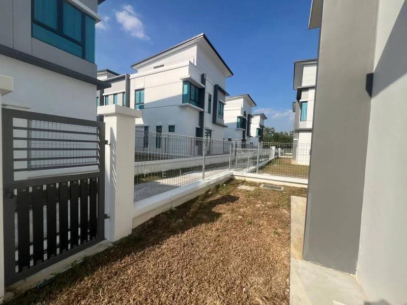 Bungalow House for Sale in Taman Molek (Johor Bahru) - Pei Yee - PropertyGuru.com.my