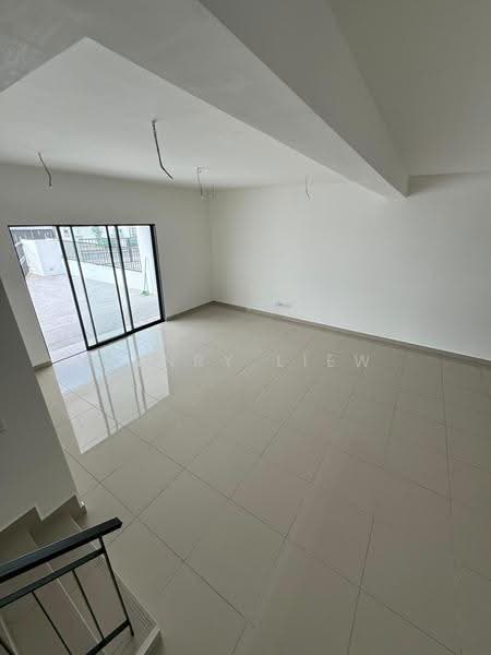 2-storey Terraced House for Sale in Cyberjaya (Selangor) - Henry Liew - Living Room - PropertyGuru.com.my